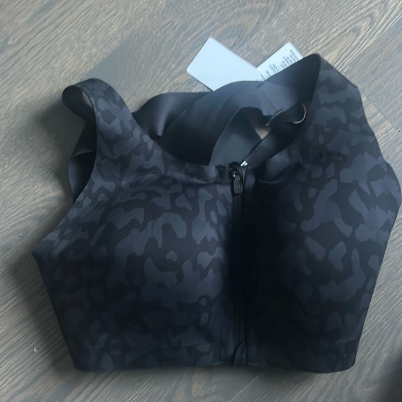 NWT lulu
Sports bra - Picture 1 of 4